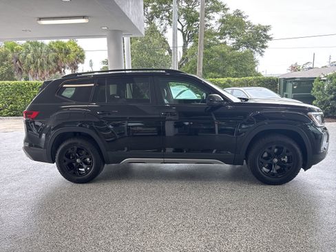 New 2026 Volkswagen Atlas Peak Edition AWD/4WD image 3
