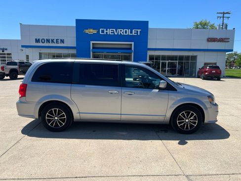 Used 2019 Dodge Grand Caravan GT FWD image 2