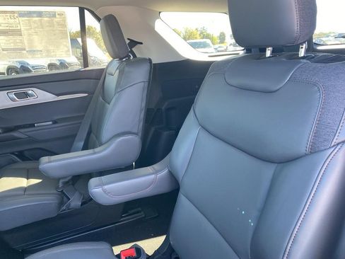 New 2025 Ford Explorer Active w/ Active Comfort Package image 33