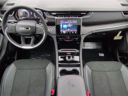 New 2025 Jeep Grand Cherokee L Altitude image 15