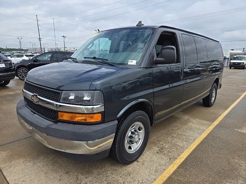Used 2017 Chevrolet Express 3500 LT w/ LT Preferred Equipment Group image 5