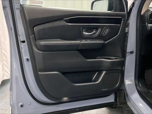 Used 2024 Honda Pilot Touring image 9