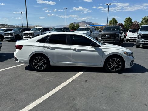 Used 2023 Volkswagen Jetta Sport FWD image 5