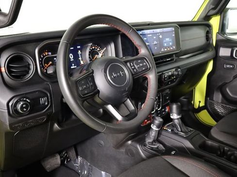 Used 2024 Jeep Gladiator Rubicon AWD/4WD image 22