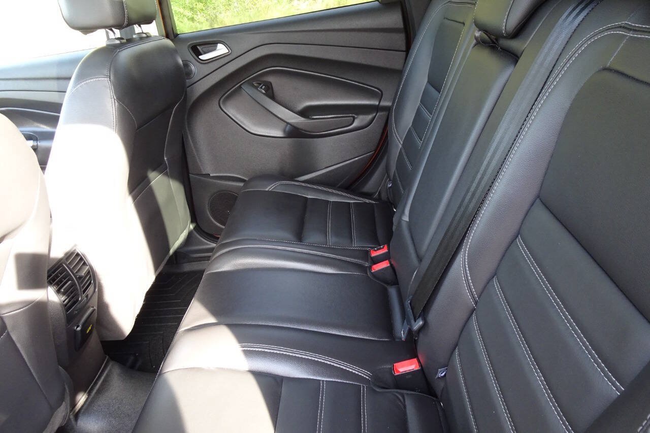 Used 2017 Ford Escape Titanium w/ Equipment Group 301A AWD/4WD image 20