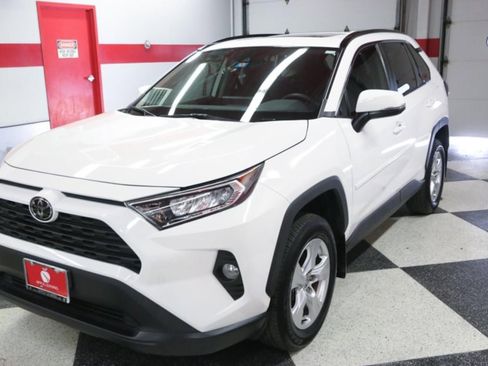Used 2021 Toyota RAV4 XLE w/ Convenience Package FWD image 5