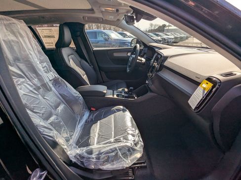 New 2025 Volvo XC40 B5 Core w/ Protection Package Premier image 21