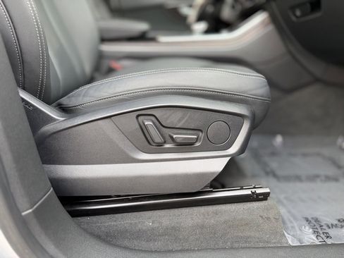 Used 2021 Audi Q8 Premium image 35