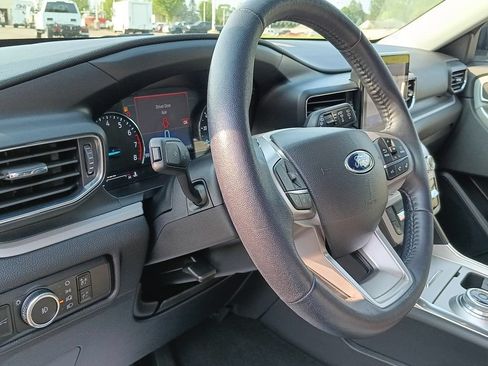 Used 2023 Ford Explorer XLT w/ Equipment Group 202A AWD/4WD image 22