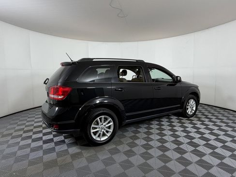 Used 2017 Dodge Journey SXT w/ Comfort/Convenience Group image 4