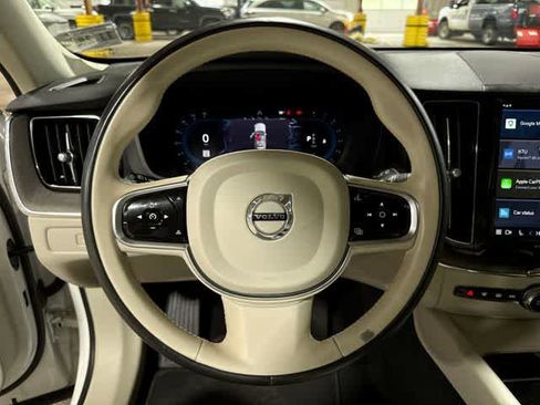 Used 2023 Volvo XC60 B5 Plus AWD/4WD image 18