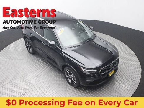 Used 2024 Volvo XC40 B5 Core AWD/4WD image 3