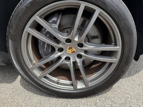 Used 2021 Porsche Cayenne AWD/4WD image 12