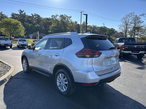 Used 2017 Nissan Rogue SV image 8