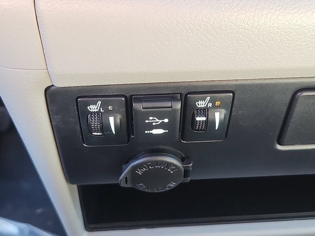 Used 2020 Toyota Sienna XLE w/ XLE Navigation Package AWD/4WD image 17