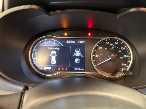 Used 2025 Nissan Versa SV w/ Trunk Package FWD image 31