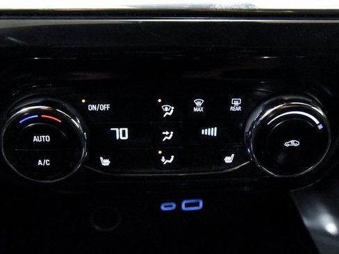 Used 2025 Chevrolet Trax RS w/ Sunroof Package image 18