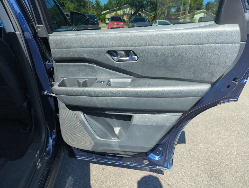 Used 2022 Nissan Pathfinder SV AWD/4WD image 31