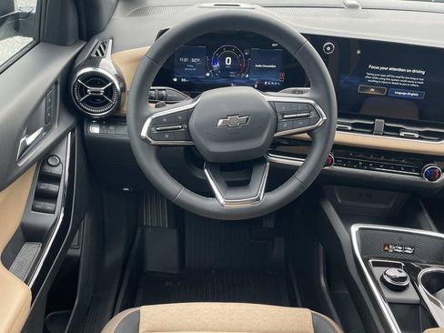 New 2026 Chevrolet Equinox ACTIV w/ Safety and Technology Package image 13