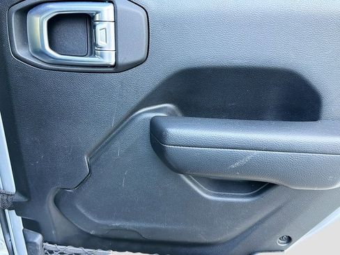 Used 2022 Jeep Gladiator Rubicon w/ Cold Weather Group AWD/4WD image 30
