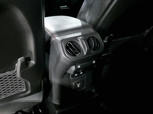 Used 2024 Jeep Wrangler Unlimited Rubicon w/ Convenience Group AWD/4WD image 31