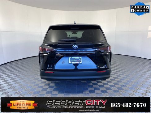 Used 2024 Toyota Sienna LE image 6