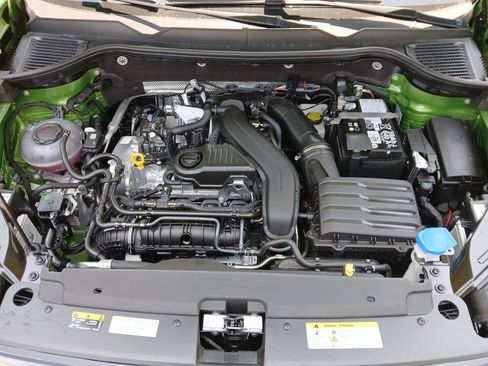 New 2026 Volkswagen Taos SE FWD image 21