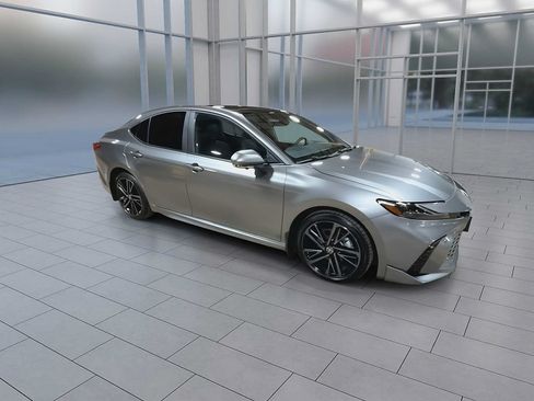 Used 2025 Toyota Camry XSE w/ Premium Plus Package AWD/4WD image 2
