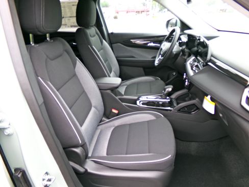 New 2026 Chevrolet TrailBlazer LT w/ Convenience Package FWD image 16