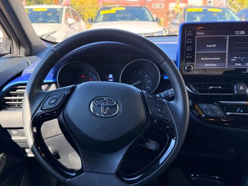 Used 2022 Toyota C-HR XLE image 24