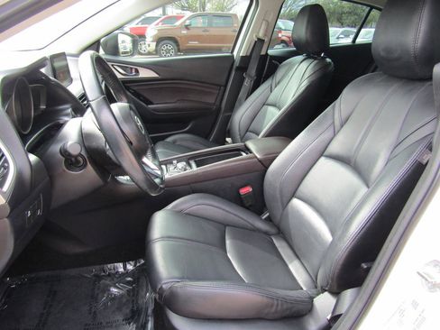 Used 2018 MAZDA MAZDA3 Touring image 8