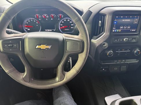 Used 2020 Chevrolet Silverado 2500 Custom w/ Custom Value Package image 11