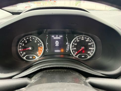 Used 2017 Jeep Renegade Latitude w/ Cold Weather Group AWD/4WD image 9