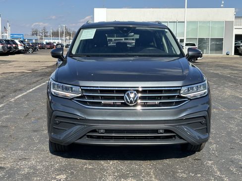 Certified 2024 Volkswagen Tiguan SE image 2