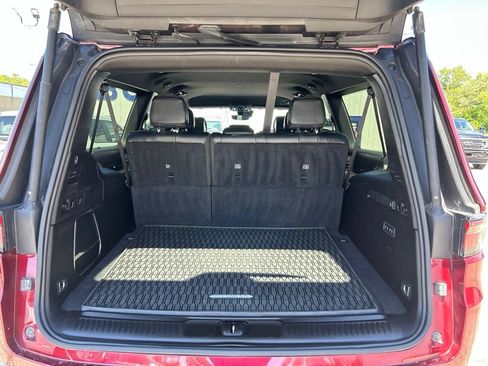 Used 2024 Jeep Wagoneer L Series II w/ Flexible Seating Group AWD/4WD image 41