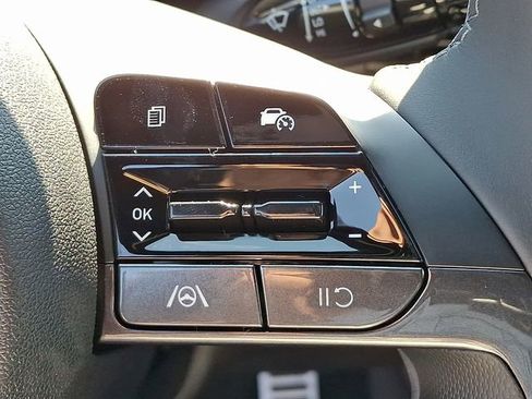 New 2025 Hyundai Elantra SEL image 12