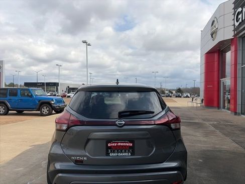 Certified 2025 Nissan Kicks Play S image 3