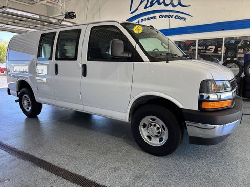 Used 2024 Chevrolet Express 2500 w/ Driver Convenience Package RWD image 11