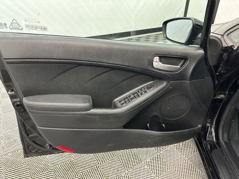 Used 2017 Kia Forte LX image 8