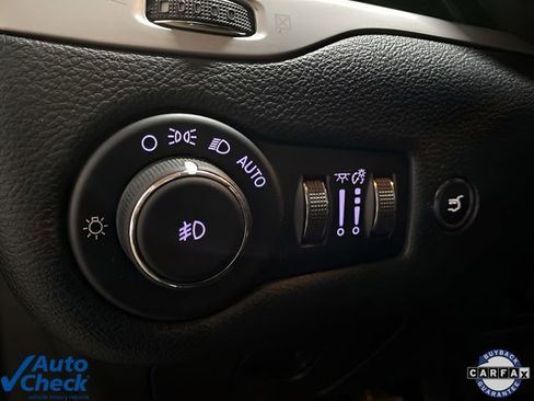 Used 2017 Jeep Cherokee Overland w/ Technology Group image 28