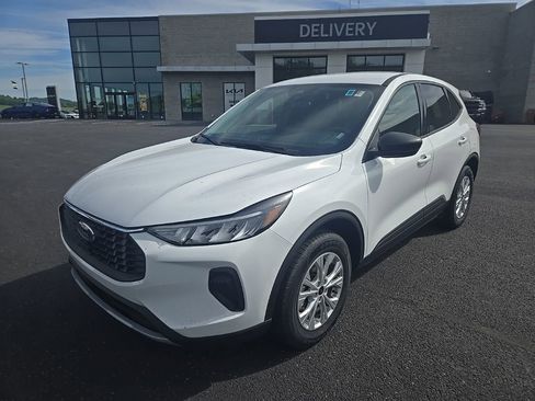 Used 2025 Ford Escape Active AWD/4WD image 3