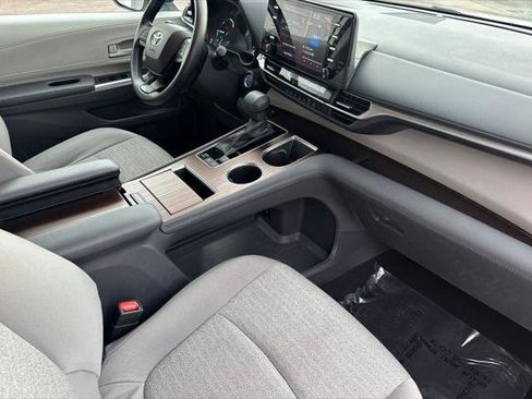 Certified 2024 Toyota Sienna LE image 20