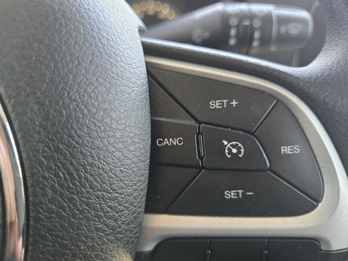 Used 2020 Jeep Renegade Sport image 29