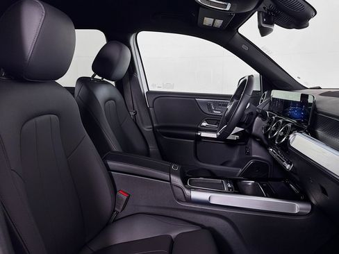 Certified 2026 Mercedes-Benz GLB 250 image 8