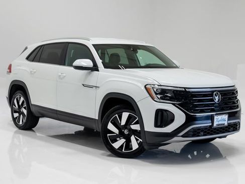 Used 2025 Volkswagen Atlas Cross Sport SE AWD/4WD image 6