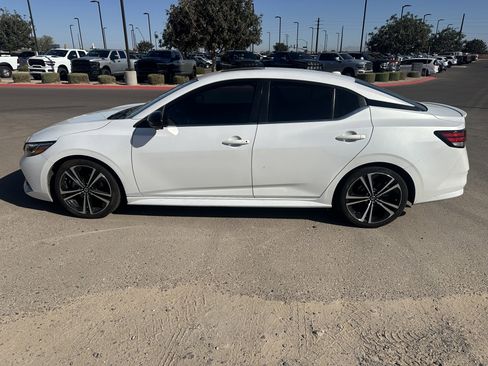 Used 2021 Nissan Sentra SR w/ SR Premium Package FWD image 2