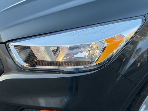 Used 2017 Ford Escape S image 9