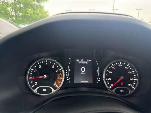 Used 2023 Jeep Renegade Latitude AWD/4WD image 16