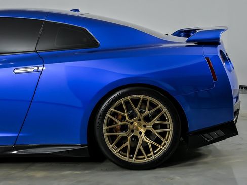 Used 2020 Nissan GT-R Premium AWD/4WD image 9