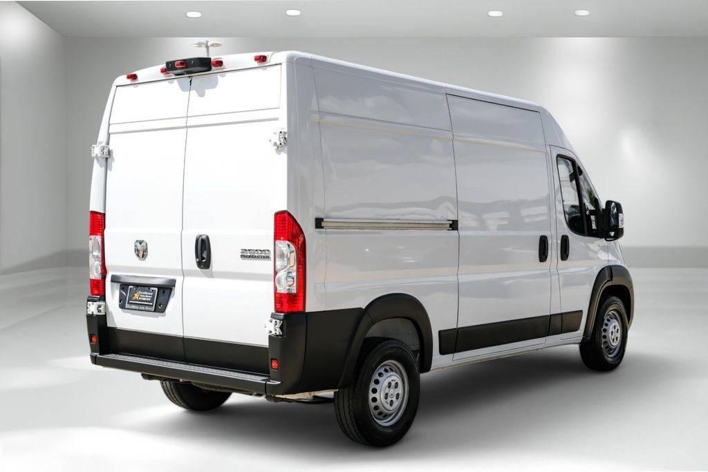 Used 2025 RAM ProMaster 2500 w/ Convenience Group FWD image 8